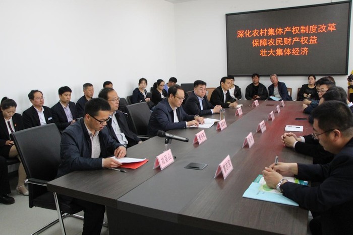 区人大农经委主任张崇毅,区农工委常务副书记曹志宝带领有关部门,乡镇